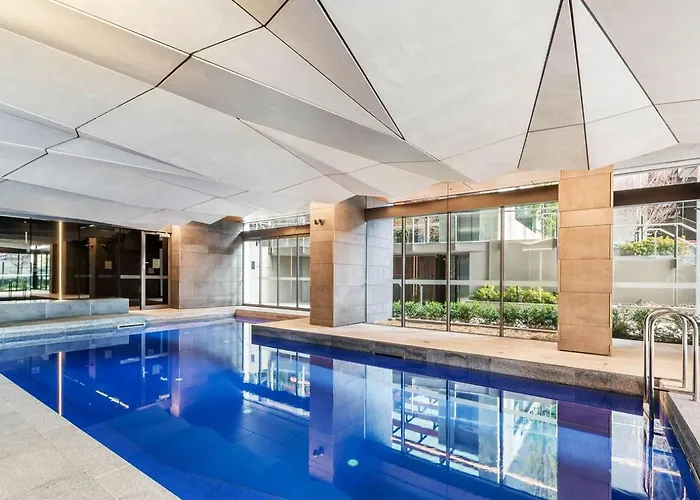 High-Rise 2Br Apt Cbd I Pool, Gym & Prime Location