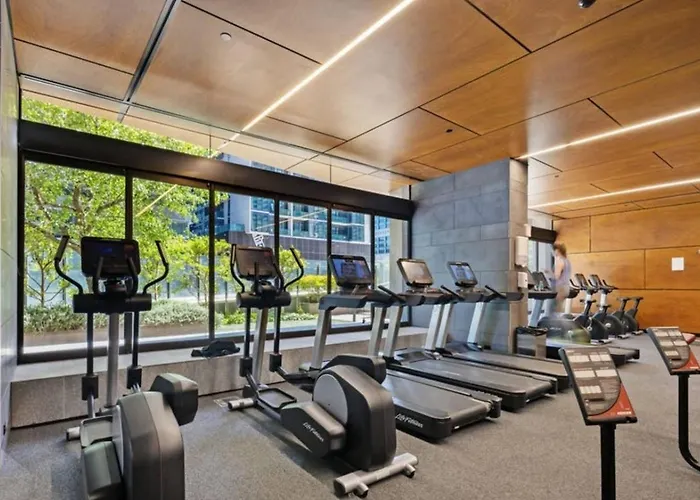 High-Rise 2Br Apt Cbd I Pool, Gym & Prime Location