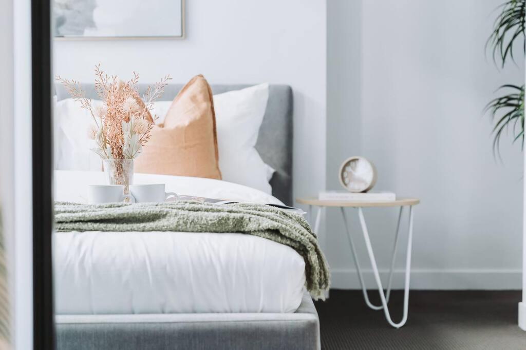 High-rise 2br Cbd I Pool, Gym & Prime Location Apartment Melbourne