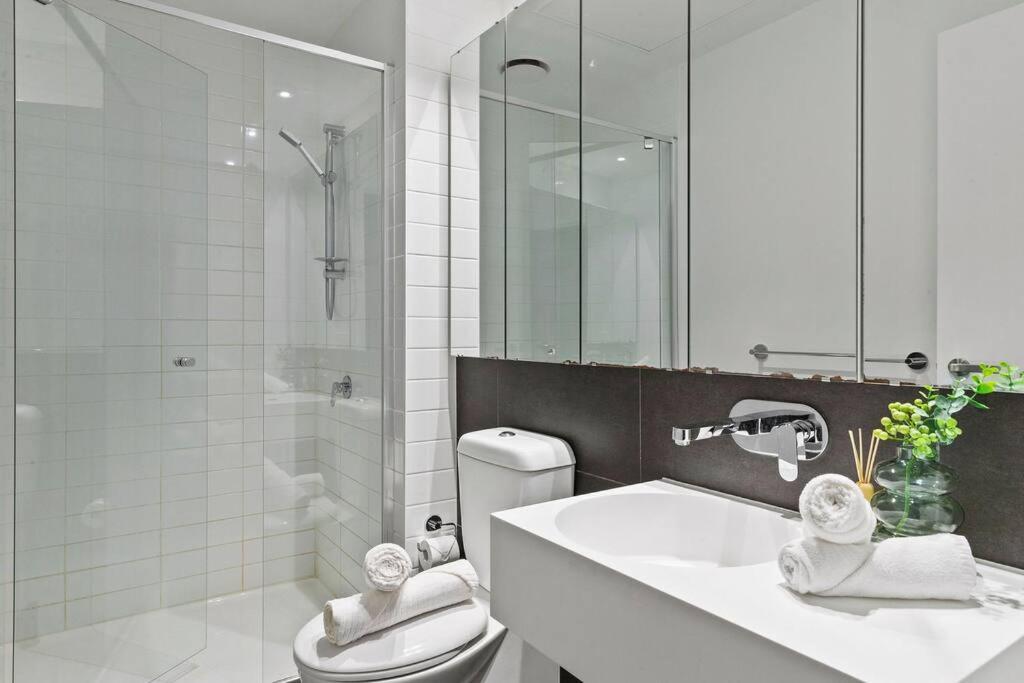 Apartment High-rise 2br Cbd I Pool, Gym & Prime Location *
