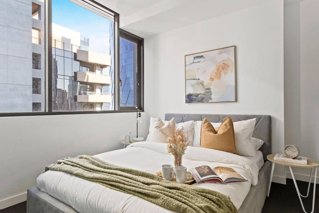 High-rise 2br Cbd I Pool, Gym & Prime Location * Melbourne