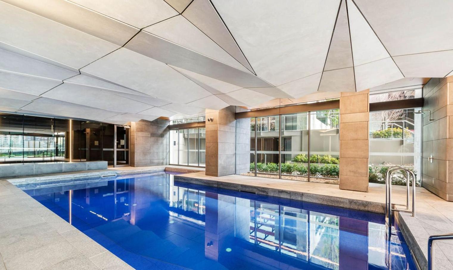 High-rise 2br Cbd I Pool, Gym & Prime Location Apartment