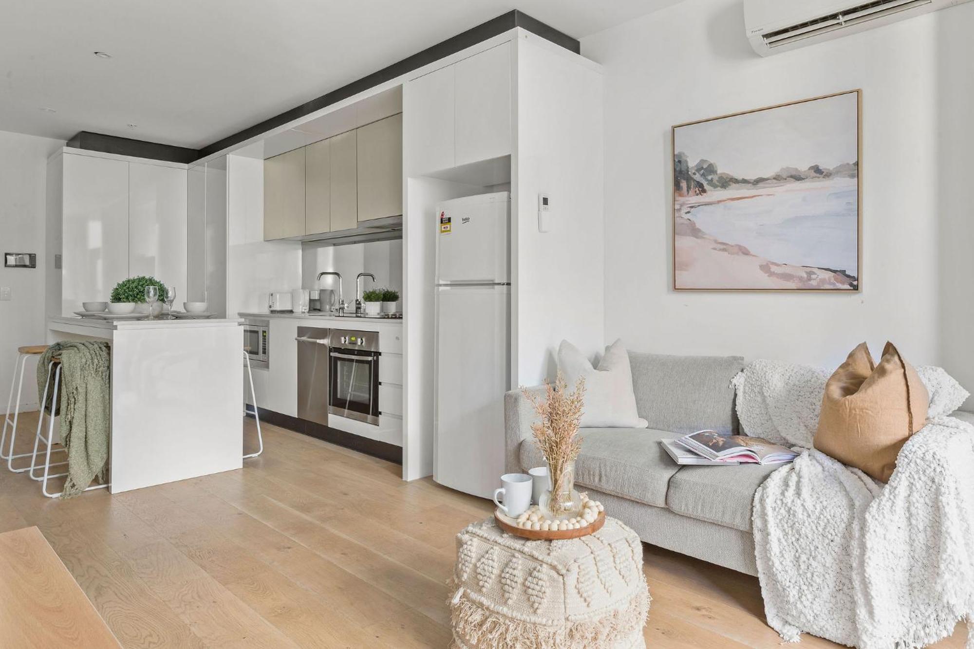 Apartment High-rise 2br Cbd I Pool, Gym & Prime Location Melbourne